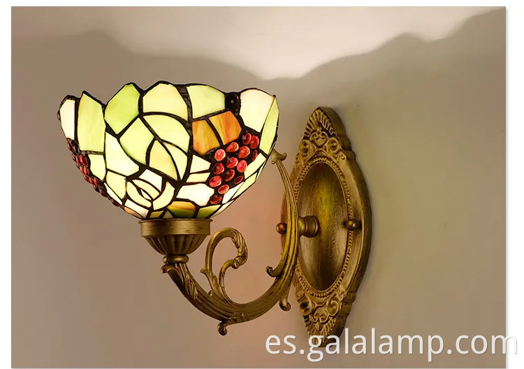 Elegante lámpara de pared de vidrio inspirada en girasol para espacios acogedores